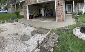new concrete walkway pour in Elmhurst, Illinois