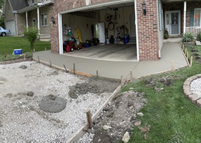 new concrete walkway pour in Elmhurst, Illinois