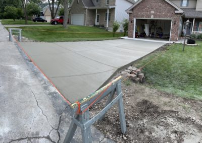 new concrete driveway installation in Elmhurst, Illinois by Mynor Concrete